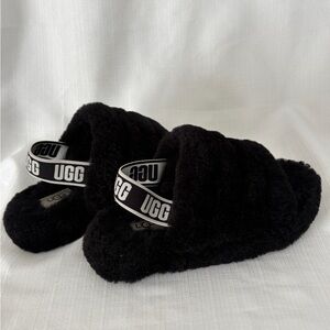 UGG Fluff Yeah Slide Black Kids Size 1 EU 32.5 (B143)✨